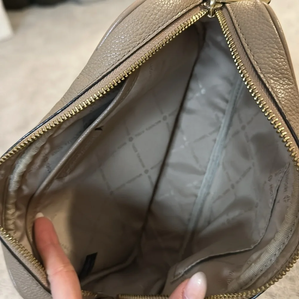 Michael Kors crossbody | tan